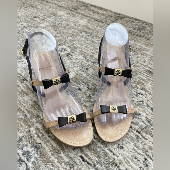 Tory Burch Shoes - Tory Burch Kailey Beige Black Patent Leather Heels Size 8.5 M Double T Gold Logo